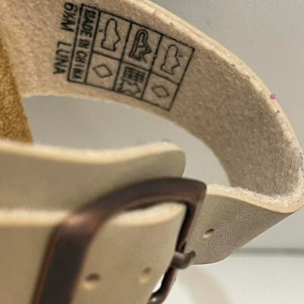 Women's Tan two straps‎ Sandals - Picture 6 of 7